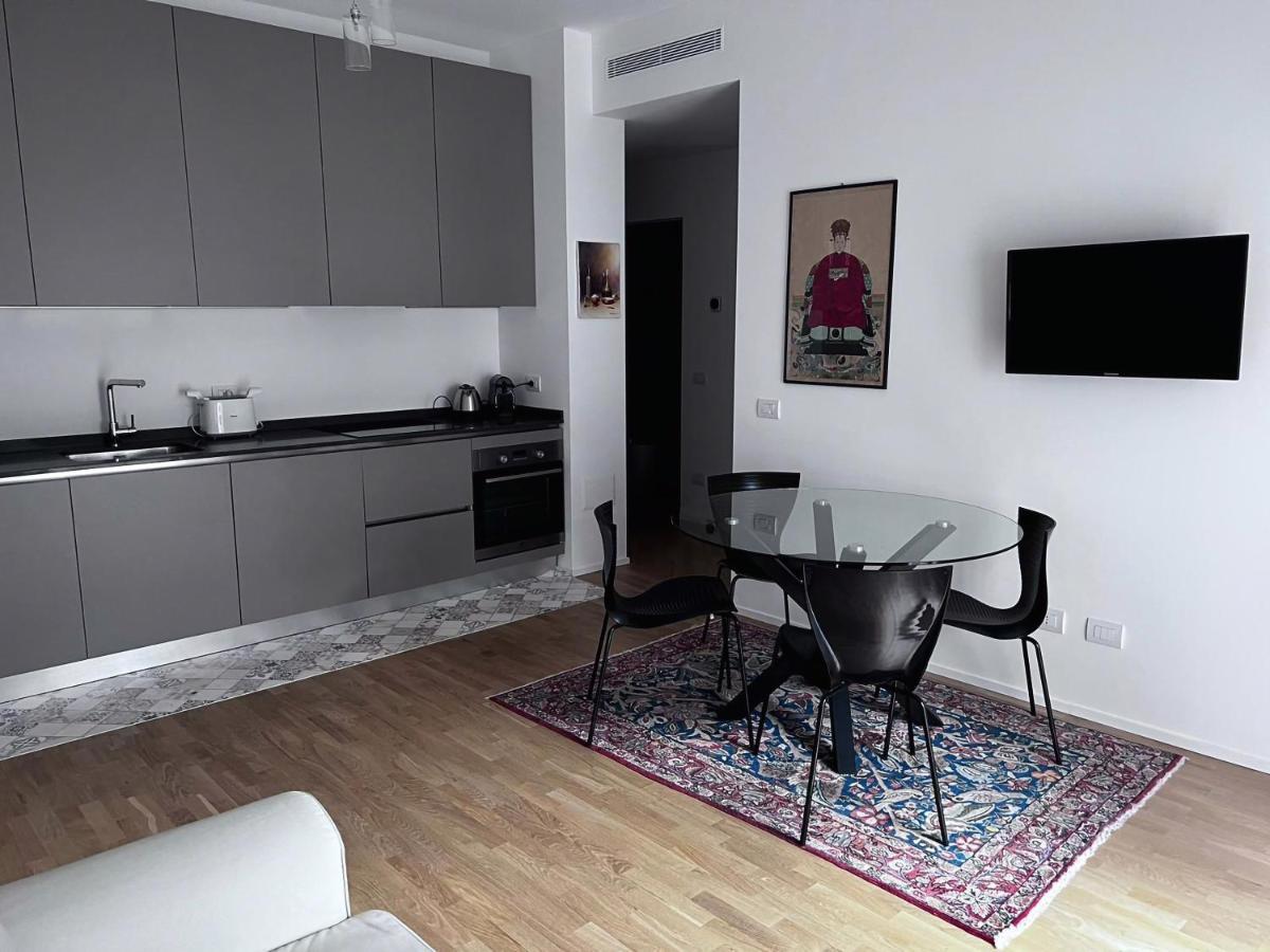 Apartamento La Chicca Di Plinio Milán Exterior foto